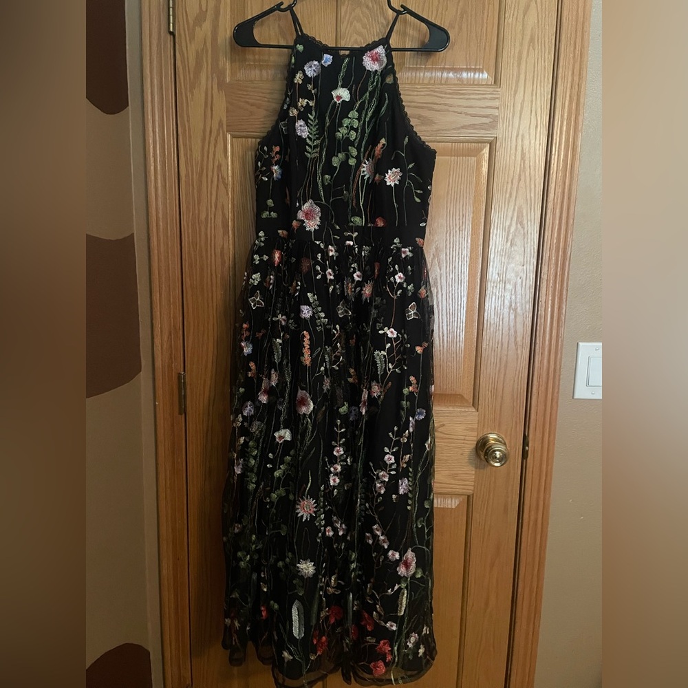 Soprano Black Dress with Floral Embroidery